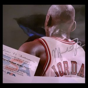 Micheal Jordan autograph picture with COA